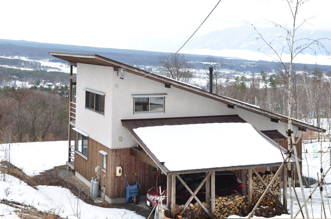 家の庭と外観写真